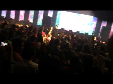 Sander Van Doorn drops Dvbbs and Borgeous - Tsunami at NYE at Pier 36 (NYC)