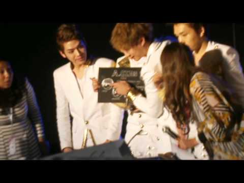 [FANCAM] A.Cian greetings to fans (Live on Manila, Philippines)