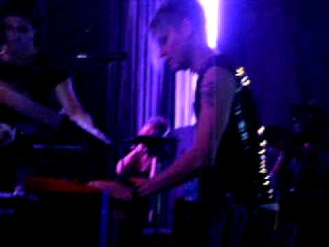 FLUON -- live Tunnel 16 dicembre 2011