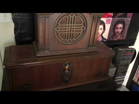 Pinetop Smith- Pinetop’s Boogie Woogie (Brunswick records /1928) on the 1928 Brunswick 5KR radio