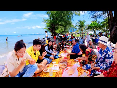 Feliz viagem para Sihanoukville OTRES Beach, Camboja - festa na praia com comida Khmer, frutos do mar e muito mais