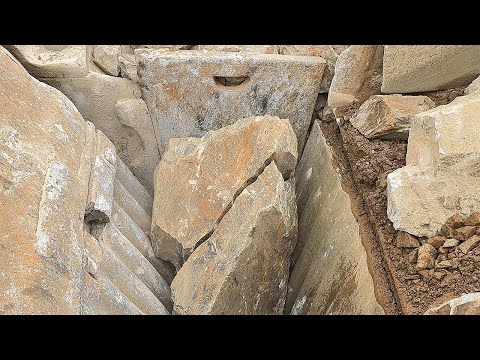 "Big Rock Crusher Machine: A Giant in Action"Big Rock Crushing: A Powerful Process"#stonecrusher