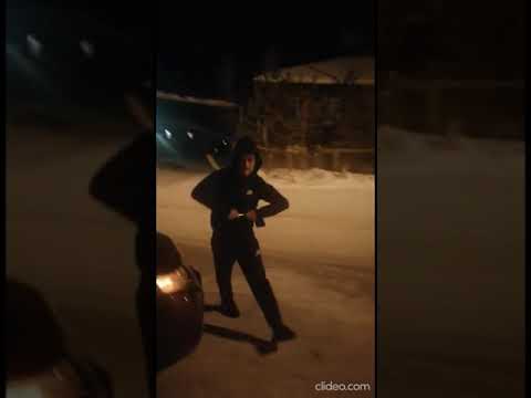 Водитель, угрожавший ножом бдительному якутянину, доставлен в полицию Водитель, угрожавший ножом бдительному якутянину, доставлен в полицию