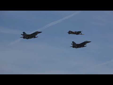 C-130 Hercules + 2x F-16 + Spitfire - Formation break-off!
