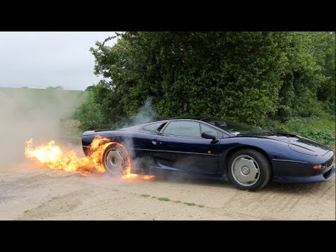 Jaguar XJ220 palący gumę