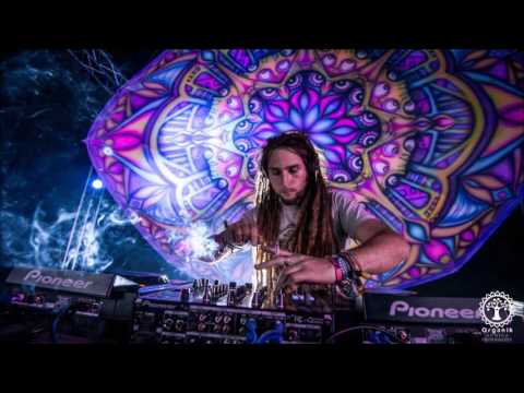 Virtual Light vs Vertical - Yo Moma's Got Gold Nipples