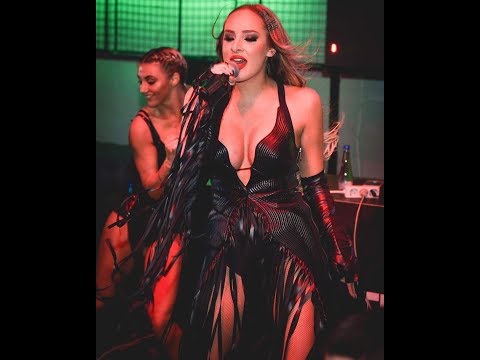 Luna Đogani Peva Uživo "Favorito", "Deveti Krug", "Samo se Noćas Pojavi" i "U Ljubavi Luda"