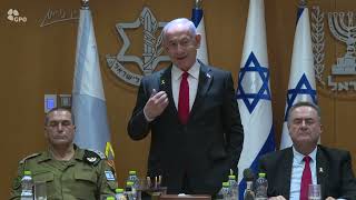 ראש הממשלה בנימין נתניהו נפגש עם פורום המטה הכללי של צה״ל (עדכוני משרד ראש הממשלה) - התמונה מוצגת ישירות מתוך אתר האינטרנט יוטיוב. זכויות היוצרים בתמונה שייכות ליוצרה. קישור קרדיט למקור התוכן נמצא בתוך דף הסרטון