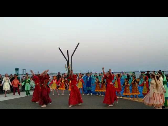 Кама буендагы ял паркында узган бәйрәмнән  видеоязма