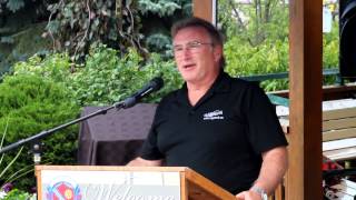 preview picture of video 'Ingersoll Mayor Ted Comiskey Welcomes Visitors From Great Barrington'