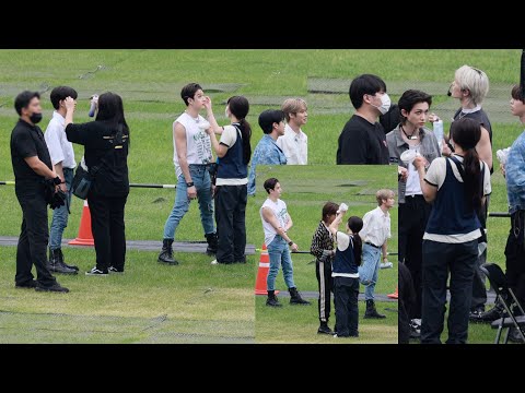 무대 올라가기 전에 메이크업 받고 몸푸는 스트레이키즈 멤버들 | E-PRIX | 220814