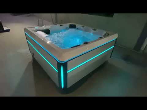 Outdoor jacuzzi for 5-6 person