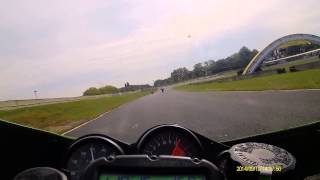 Vidéo zx7r circuit carole 19 09 2014 par woob