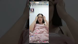 Download lagu Cewek Live Tiktok Kerokan Sendiri Plus Sendawa mp3
