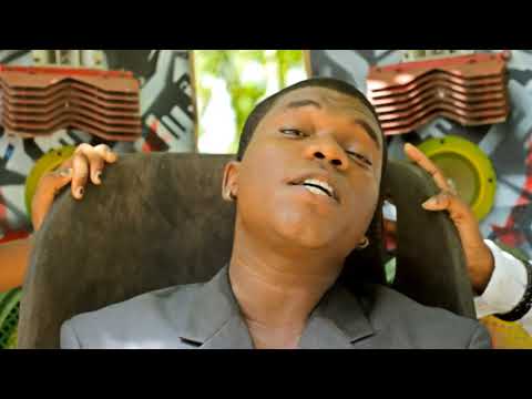 Lauw Boy - Uitkleden  [official video]