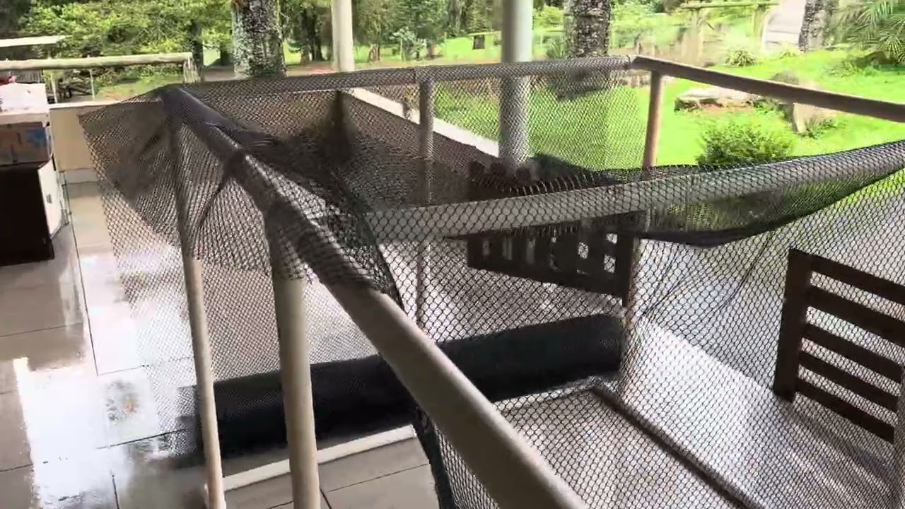 Fizemos um tanque rede para alevinos , feito de cano de pvc.