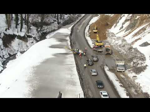 რიკოთის საუღელტეხილო გზაზე დაზიანებული ადგილების შეკეთება მიმდინარეობს