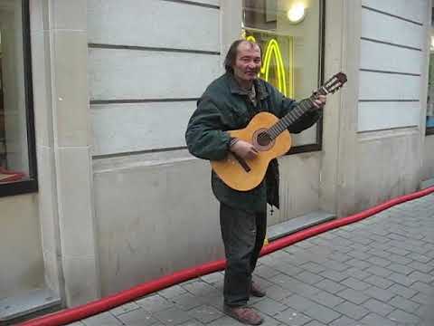 2008 Boty z kůže toulavejch psů - Olomouc, pouliční zpěvák Tonda