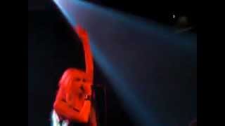 2. Emma and O in The Pretty Reckless concert (irving plz. NYC)  !!!!!!!!! I LOVE YOU TAYLOR MOMSEN