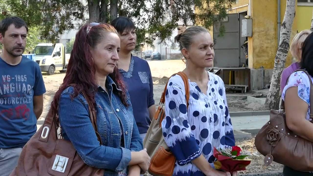 2120 ученици влизат в класните стаи в Първомайско