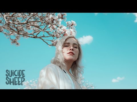 Tyzo Bloom - Sucker (feat. GIGI)