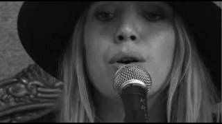 LYKKE LI live fom coachella on fm94/9