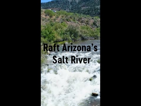 アリゾナ州のソルト・リバーをラフトする