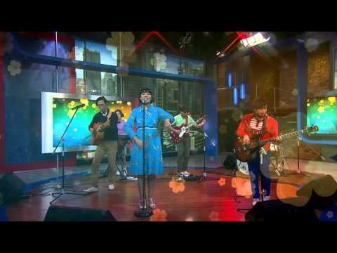 Performance White Shoes and The Couples Company - Roman Ketiga -IMS