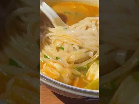 Le Shrimp Noodle Bar no South Coast Plaza em Costa Mesa, CA
