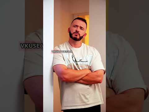 Muž sa správa ako žena a vypisovanie žien s inými