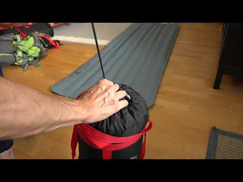Makuupussi pakkaaminen Trimm Walker -Retkivarusteet testi