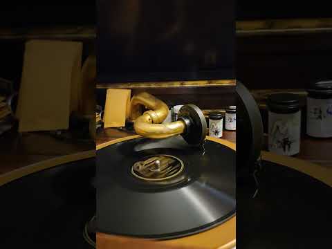 #01 Silent Night, Holy Night - Bing Crosby  Decca Records #18510 (set 403) 1942