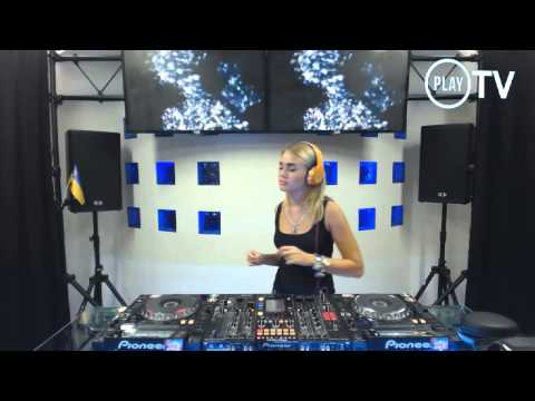 Live @PlayTV 9.10.2014 - Lia Gold