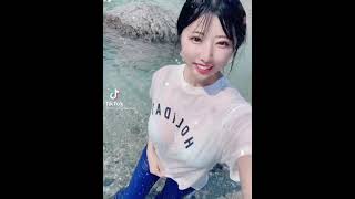 【TikTok】川で遊んで白Tが透けてるJK