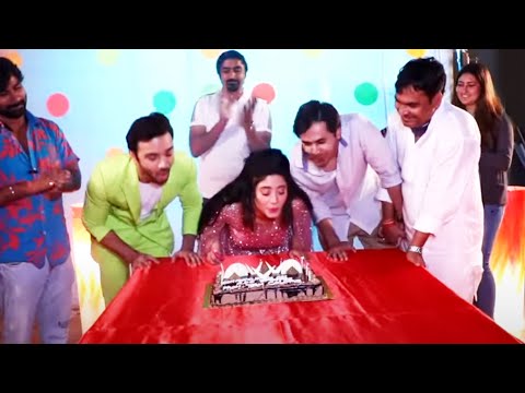 Balika Vadhu 2: Cake Cutting 100 Episode Celebration With Shivangi Joshi , Randeep Rai, Samridh Bawa