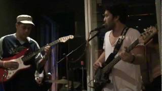 Mayo Baluyut feat Johnny Alegre - Don't Let Me Down (Live @ Shift 09.05.2011)