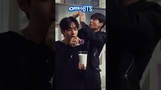 Download lagu The way they eat Oreos😋😂 mp3