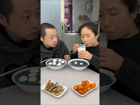 给了老公8个鸡蛋他还不满足，偷吃我的，看我怎么收拾他🤣🥚🥚🍜美食美味