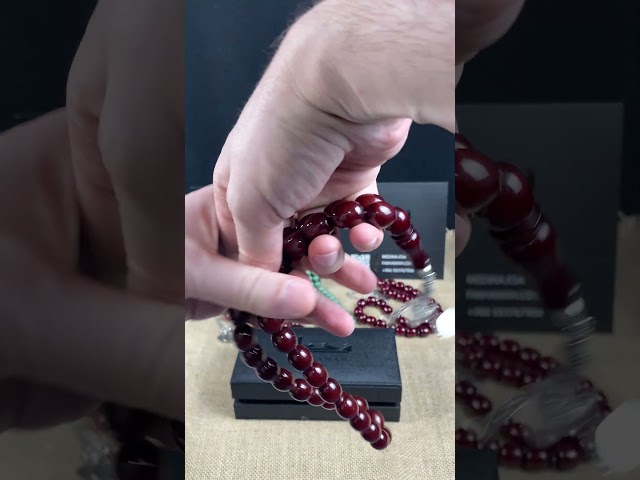 مسباح مسكي عسلي ممزوج بالبني معتقة بلمسة أثرية و خرز بيضوي كبير