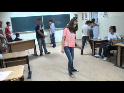 Vrea careva biscuiti ? ( Clasa VIII )