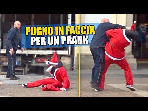 PUGNO in FACCIA per un PRANK ! Fare PIPI' sulla GENTE a Natale