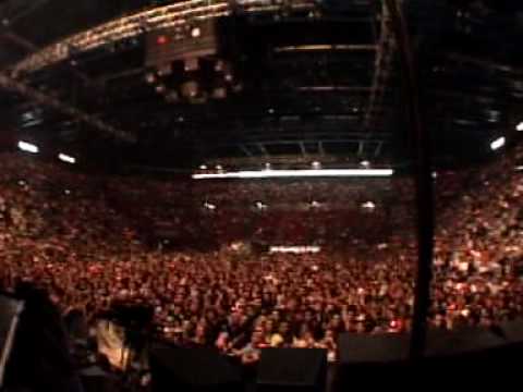 Gemelli Diversi - Un attimo ancora(Live)