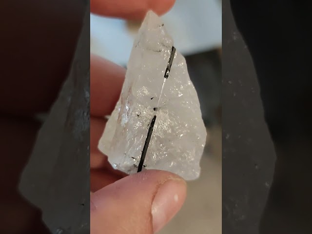Vídeo relacionado con Only faith Colgante de Piedra Cuarzo Blanco Turmanlina Negra En bruto 100% Natural Genuina Sin Pulir Natural Mineral Cristal Curativo Meditación (Piedra Cuarzo Blanco)