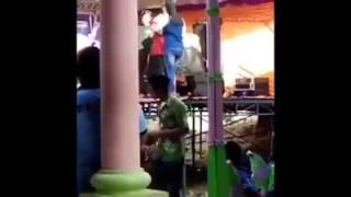 Download lagu HEBOH kONYOL panggung Dangdut Ambruk mp3