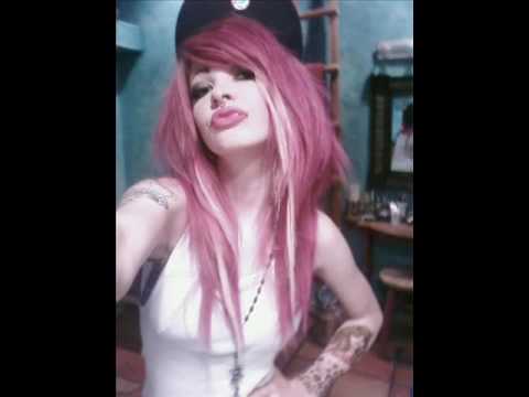 SCENE QUEEN: Amor Hilton