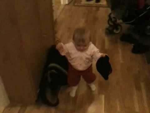 Emma går hela hallen