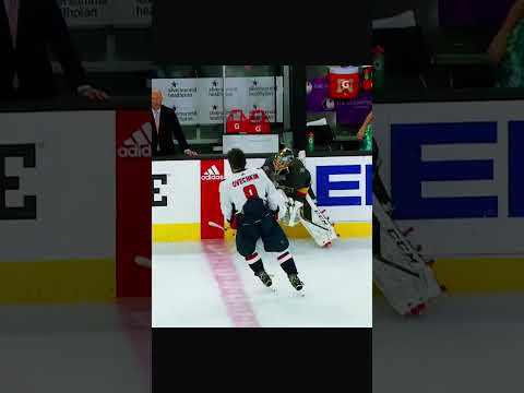 😬😂 #hockey #nhlhockeyislife #nhl