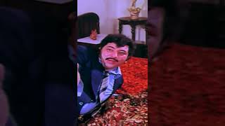 Download lagu Amitabh Shaadi Ki Mubarak Baat Dene Ke Liye Amjad Khan Ko Ek Kamre Mein Le Gaya #AmitabhBachchan mp3