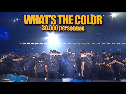 WHAT'S THE COLOR AVEC 30 000 PERSONNES