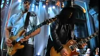 Slash Guitar Battle/Duet at TBS Lopez Tonight